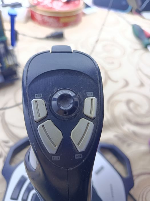 Vând 2 joystick-uri PC Logitech – Attack 3 + Extreme 3D Pro