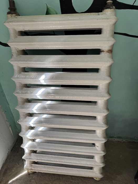 Продам чугунную батарею