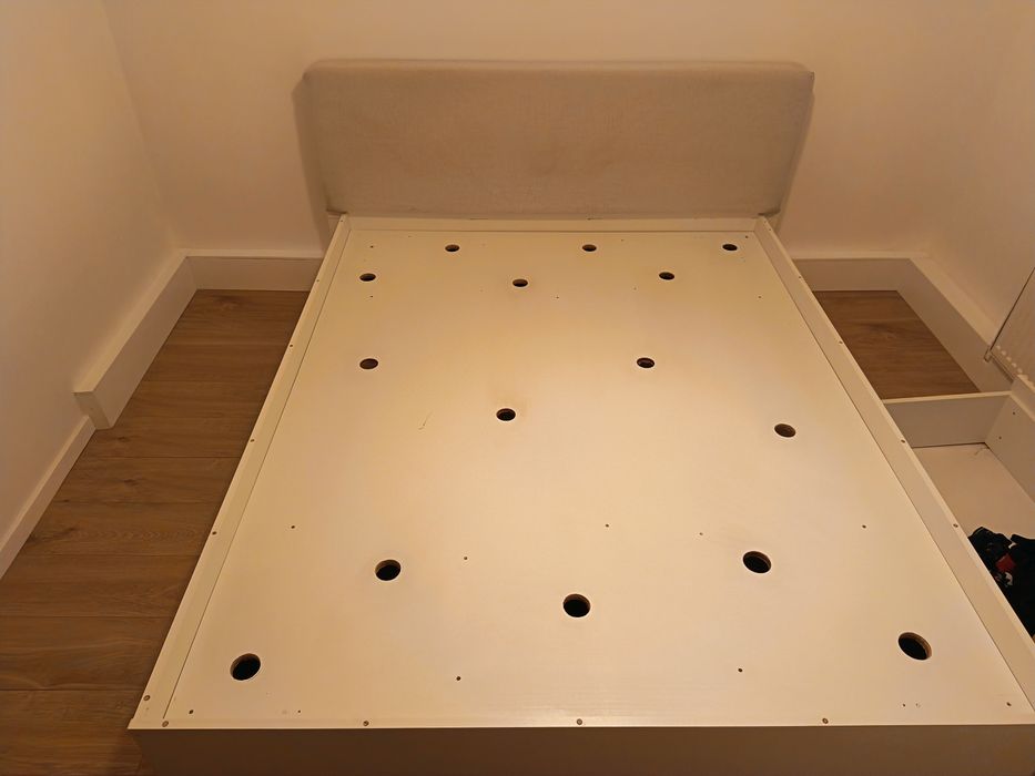 Vând pat dublu dormitor