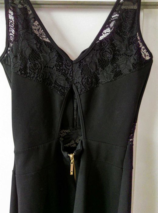 Черна къса рокля с дантела