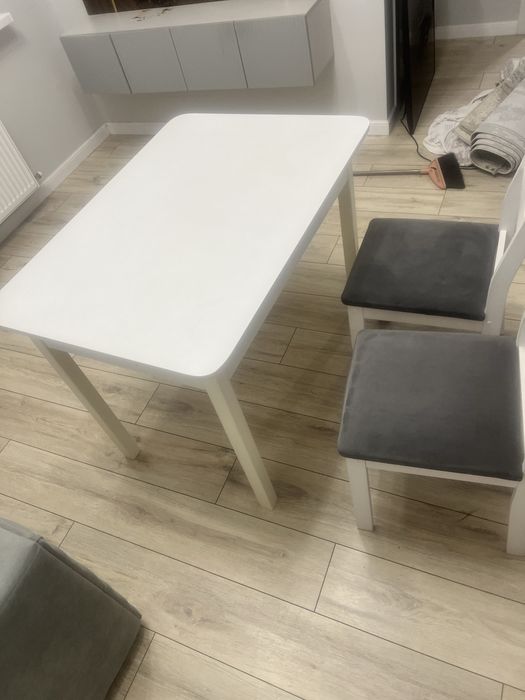 Стол со стульями