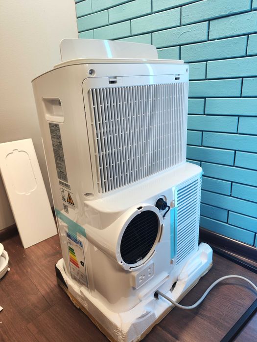 MIDEA Penguin 3-в-1 мобилен климатик 12000 BTU + обезвлажнител