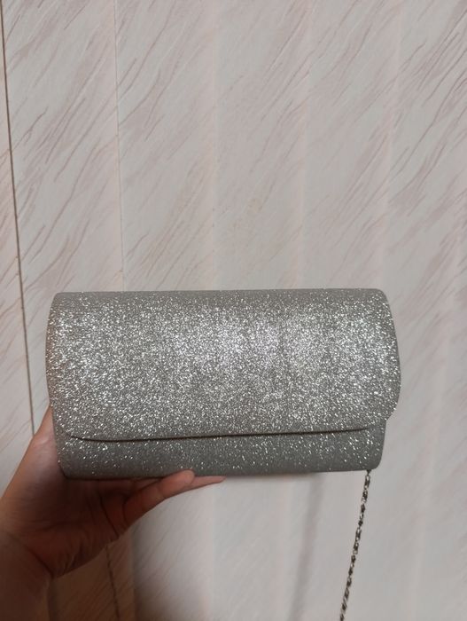 Дамска чанта-сребриста