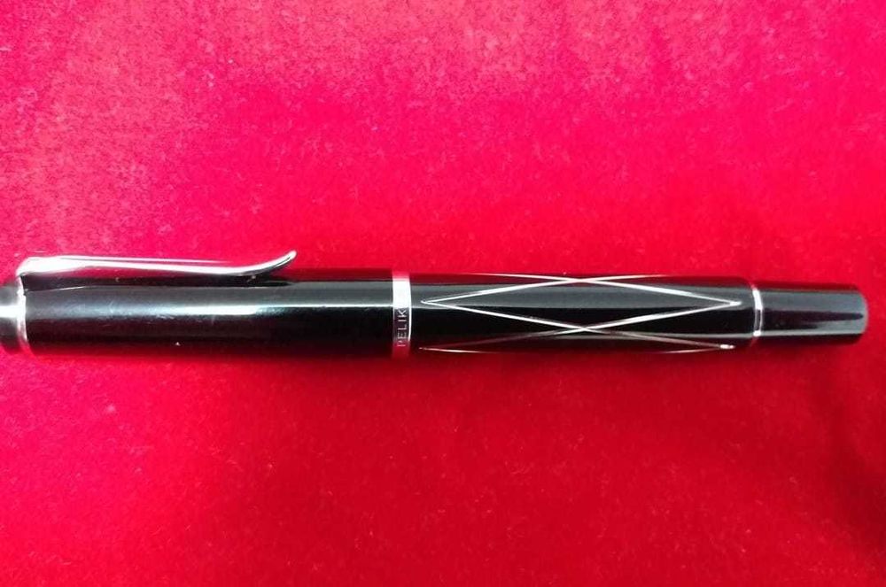 Stilou Pelikan Classic M215 cu piston