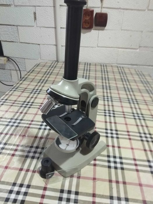 микроскоп в отличном состоянии