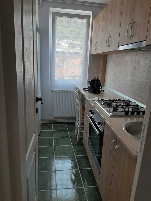 Închiriez apartament cu 1 camera- Zona Petru Rares