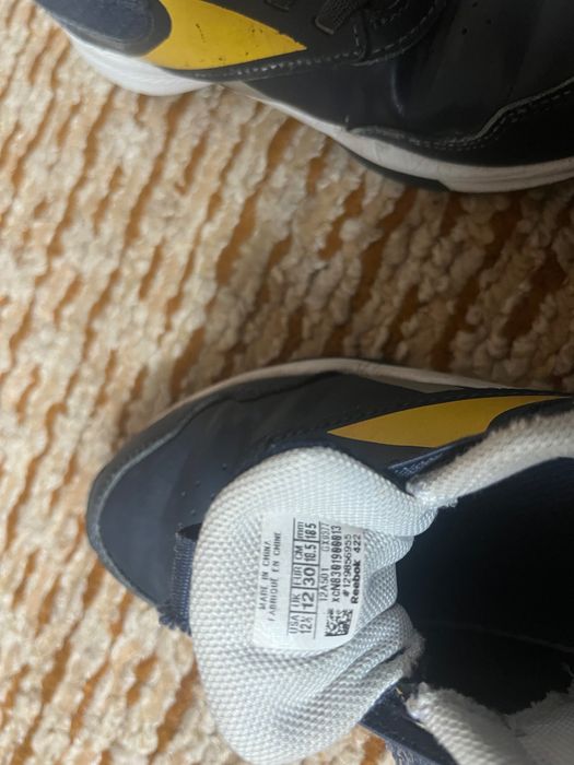 Продавам детски маратонки Reebok 30-ти номер