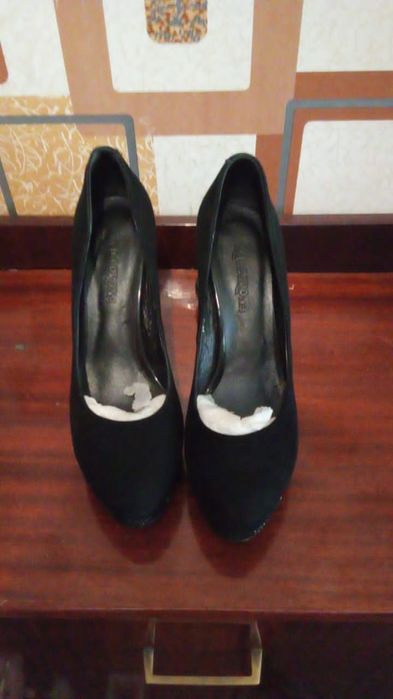 Продаю туфли на платформе  купленные в Росси