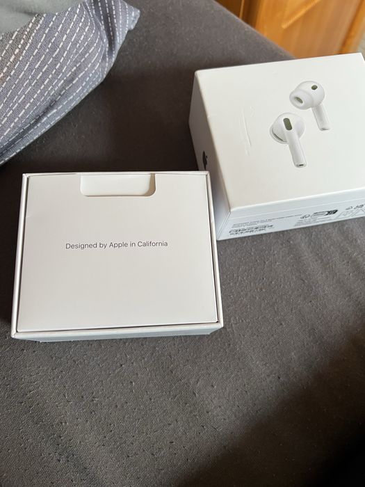 Продавам безупречни airpods 3 pro само дясната слушалка работи