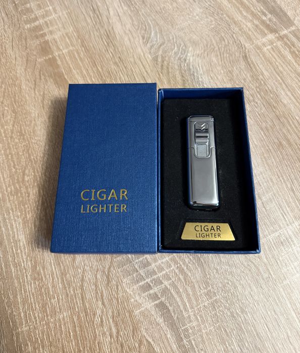 Газова ветроупорна метална запалка, за подарък.