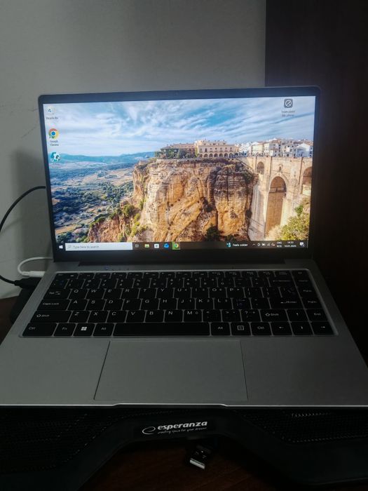 Vând laptop in stare perfecta de funcționare