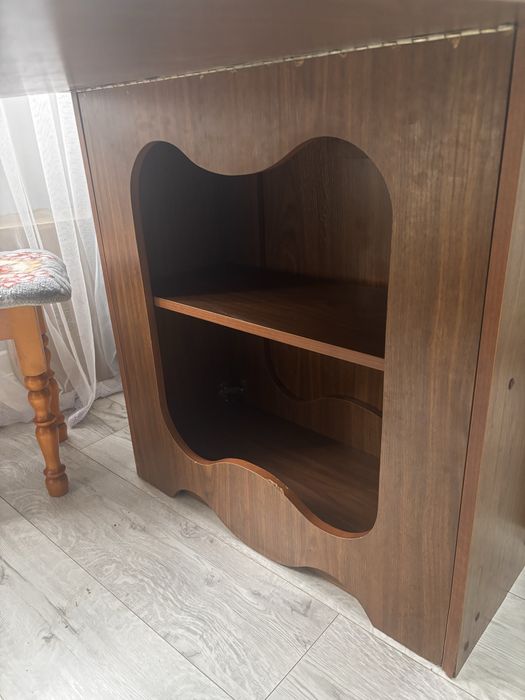 Стол книжка / Кітапша үстел