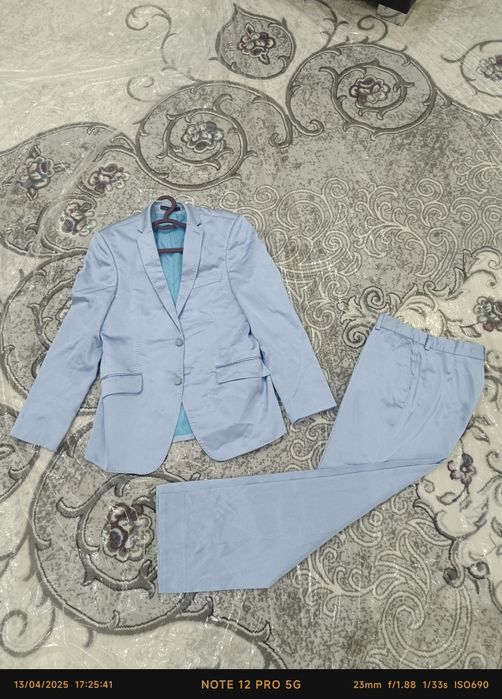 Kostyum bryuk sotiladi!