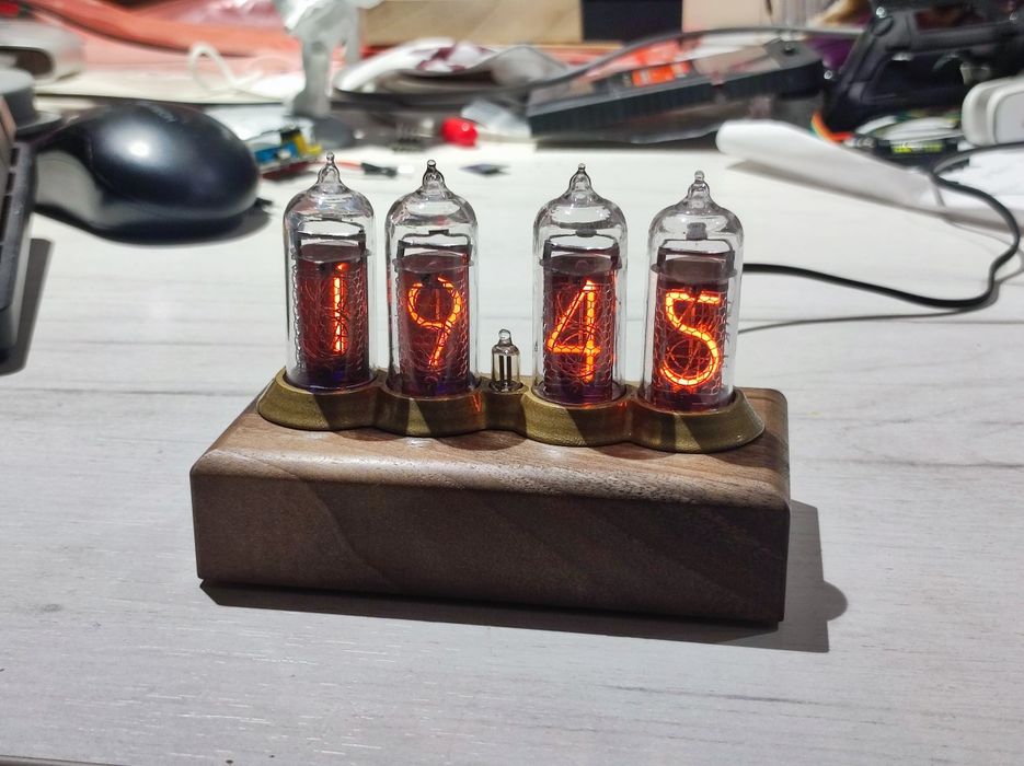 Продаются часы на газоразрядных индикаторах Nixie!