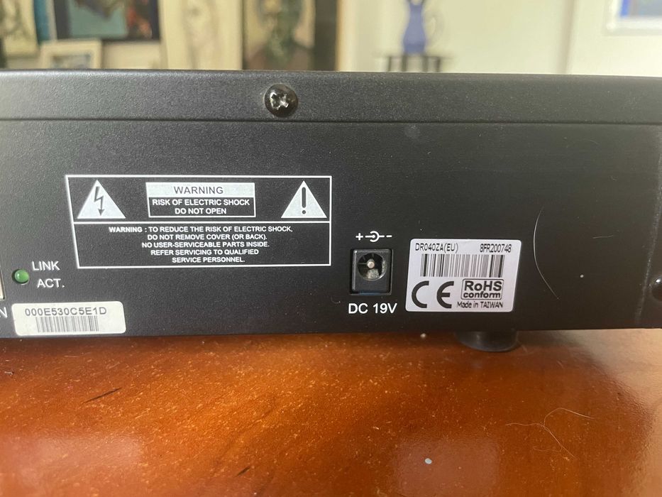 Vand DVR cu 4 canale, stare foarte buna, 120 lei negociabil