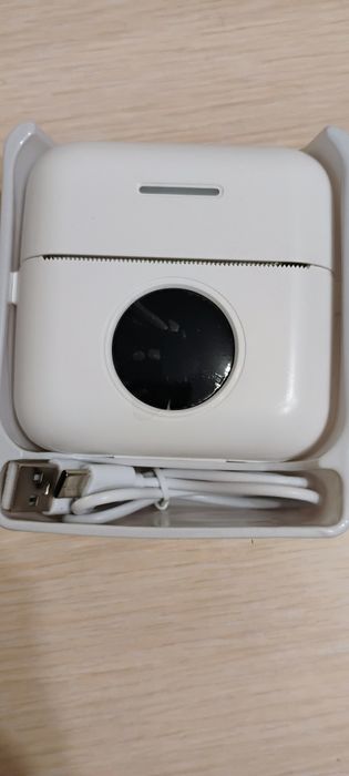 Мини принтер за печатане без мастило. Много удобен и лесен за употреба