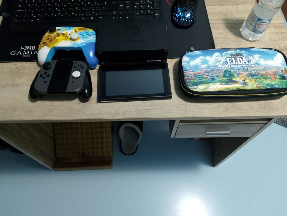 Nintendo switch плюс калъф и 3 игри FIFA за 160€