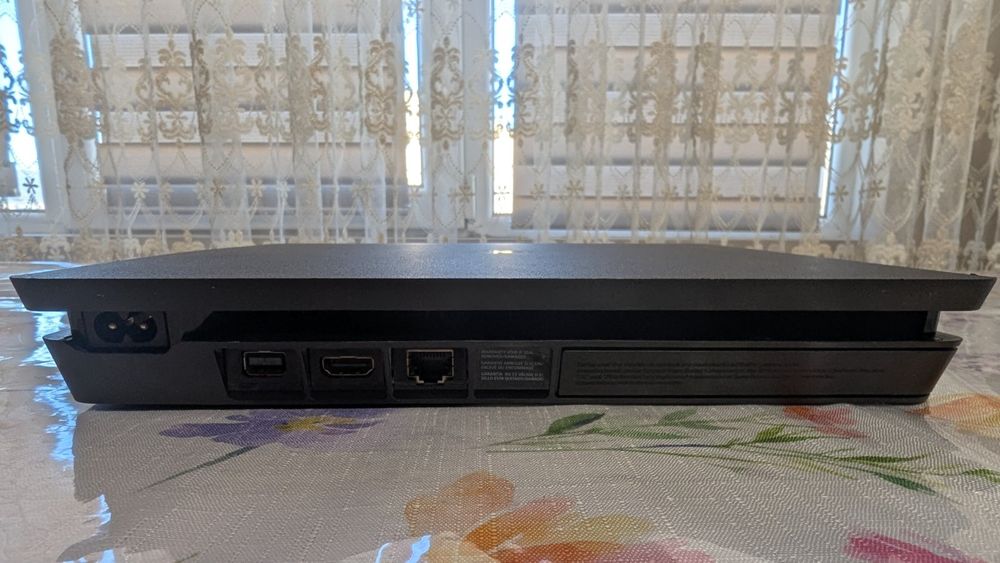 Продавам PlayStation 4 slim 500gb