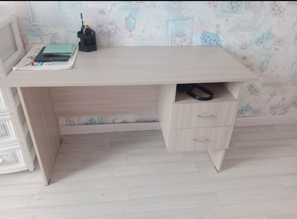 Продам шкаф и стол