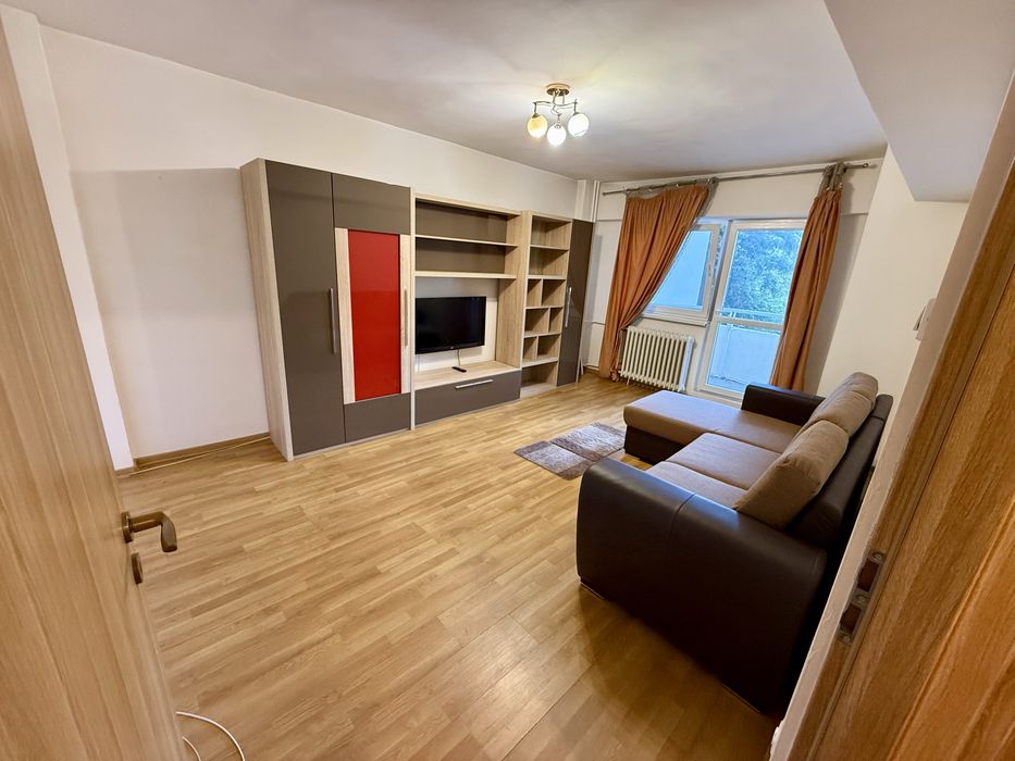 Proprietar Apartament 1 camera Soarelui etaj 1  str. Aleea Cristalului nr 3 , Pret  2350 euro /m2 util