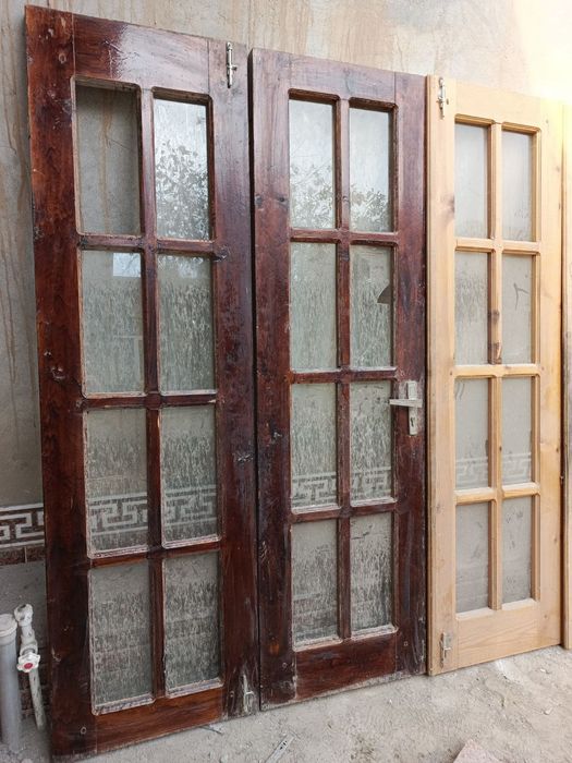 Эшик деразалар сотилади, келишилган холда жуда бакувват тахталар.