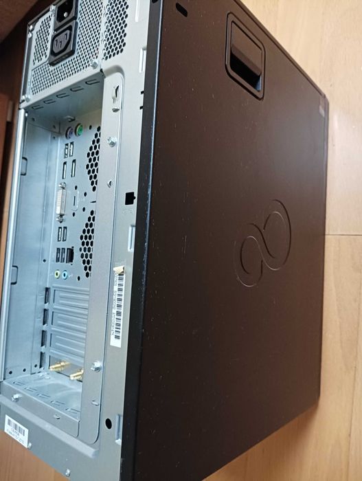 Desktop Fujitsu i7 8700