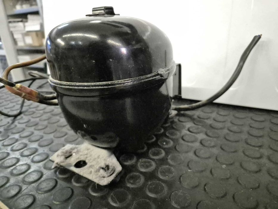 Compresor , motor frigider Jia Xipera TT1114GY , 150 W, R600 /R2