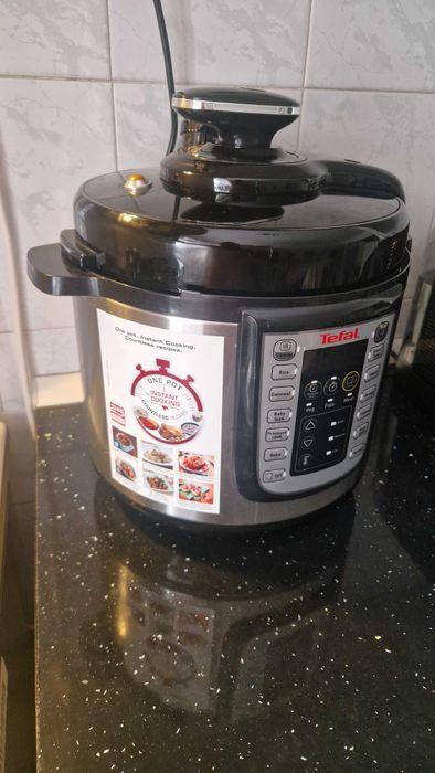 Multicooker / Oală sub presiune electrică Tefal – folosită de 2 ori