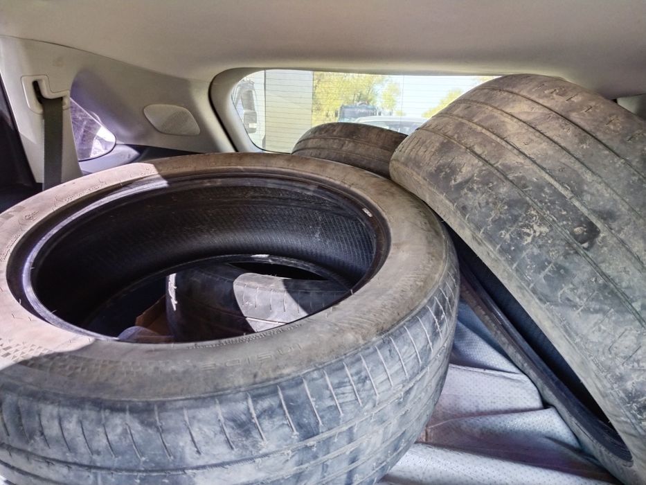 Отдам даром шины 19, 235/55