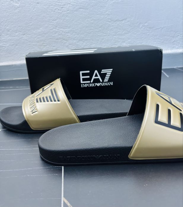 Чехли Emporio Armani EA7