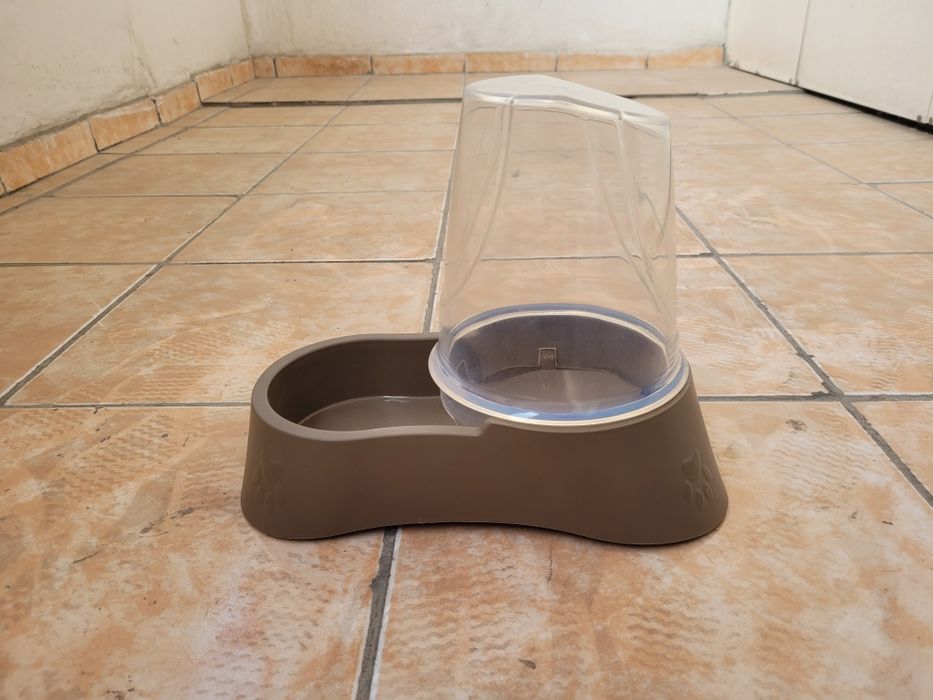 Кормушка для животных