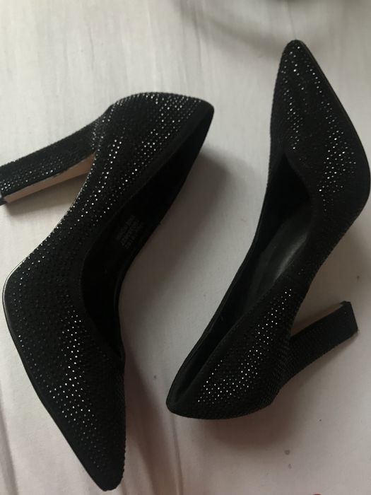 Продаются туфли и кроссовка