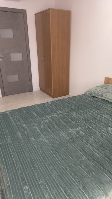 Închiriez apartament