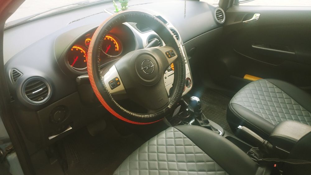 Опель Корса Д. хэтчбек