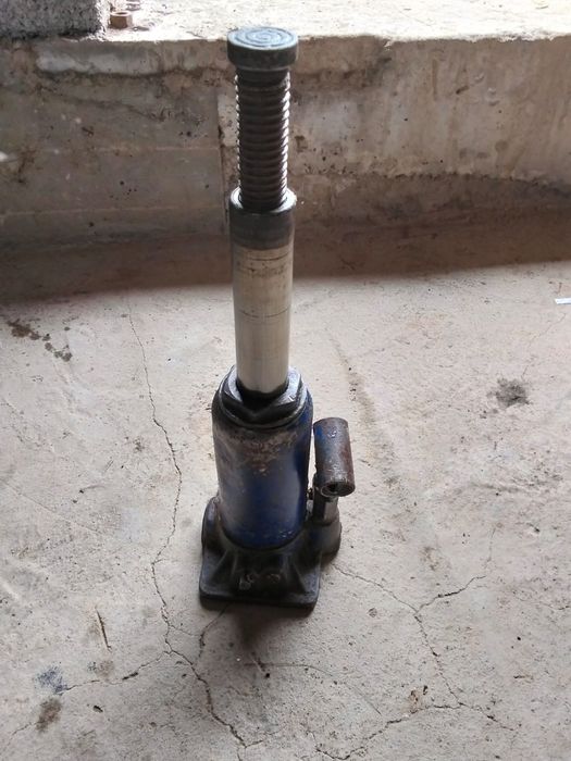 Домкрат сатылады