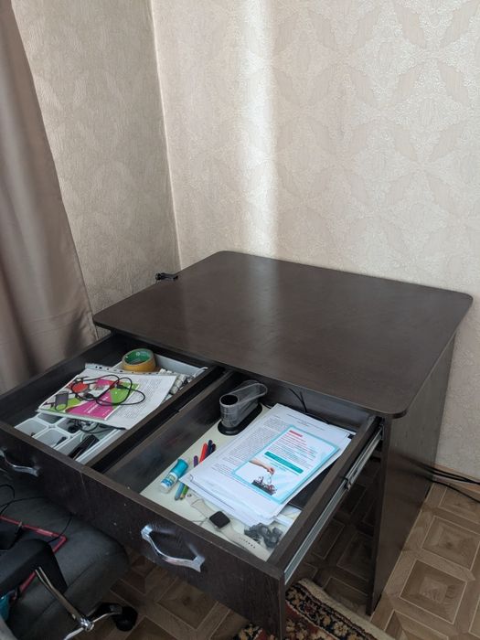 Продам письменный стол 97х70х75