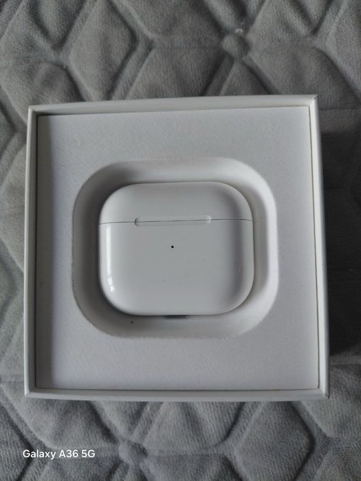 продам оригинальные air pods есть чек