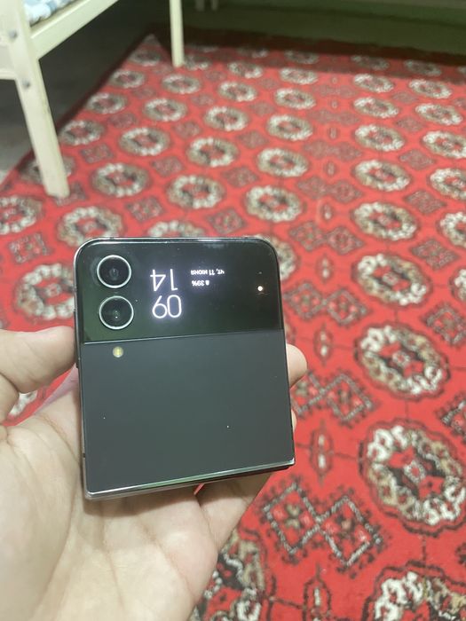 Galaxy Z flip4 srochno sotiladi
