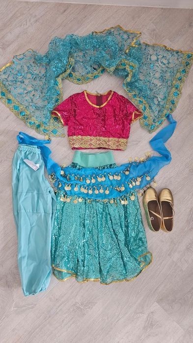 Продам индийский костюм на 7-8 лет