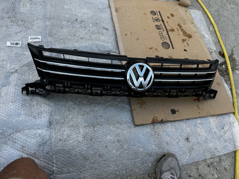 Grilă radiator vw touran .cod:1T0853655.C.