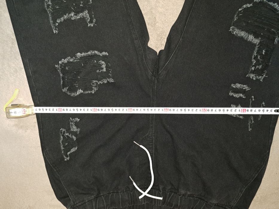 Продавам накъсани дънки