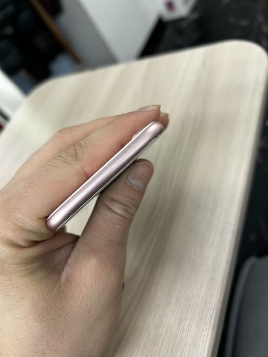 продается айфон 7