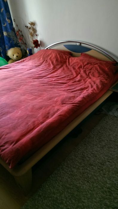 Спалня с матрак, подматрачна рамка и калъф за матрака