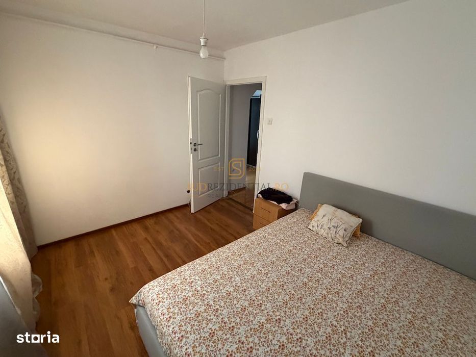 Apartament 3 camere , renovat recent, zona Sebastian-Rahova