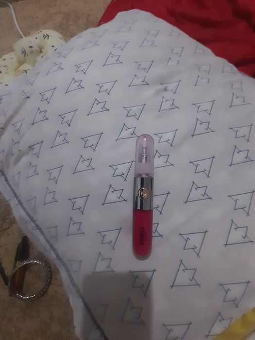 Pomada va zanjir sotiladi