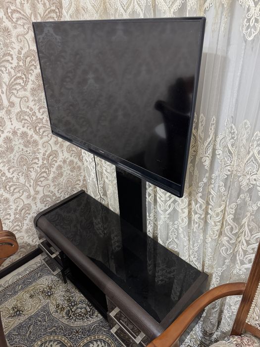Телевизор и Подставка