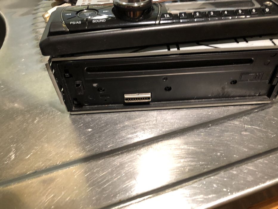 Clarion CZ100ER CD/MP3/WMA Receiver