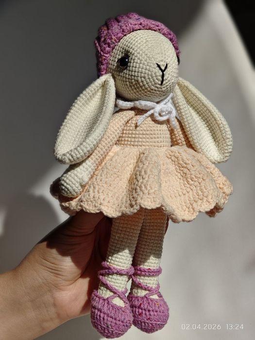 Вязаный зайка. Ручная работа