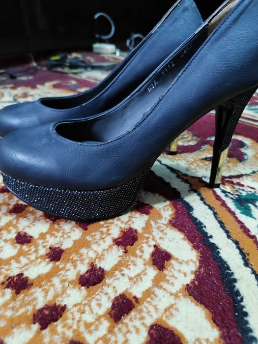 Продам корейские туфли 38 размера, в идеальном состоянии.