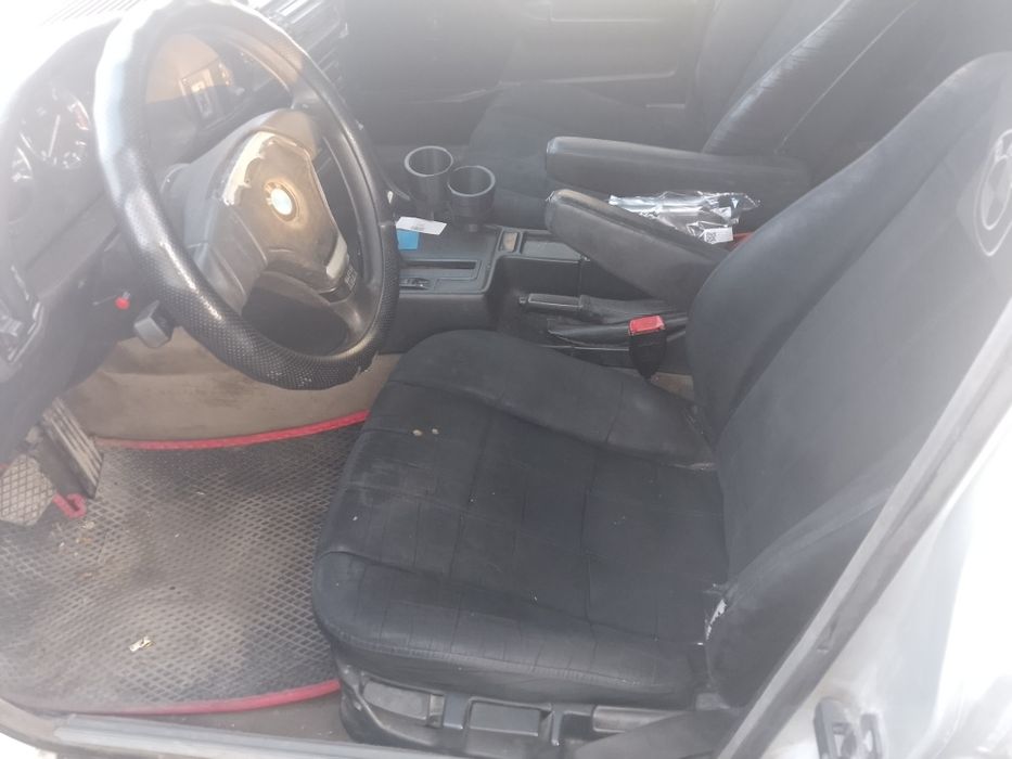 Легковая машина бмв